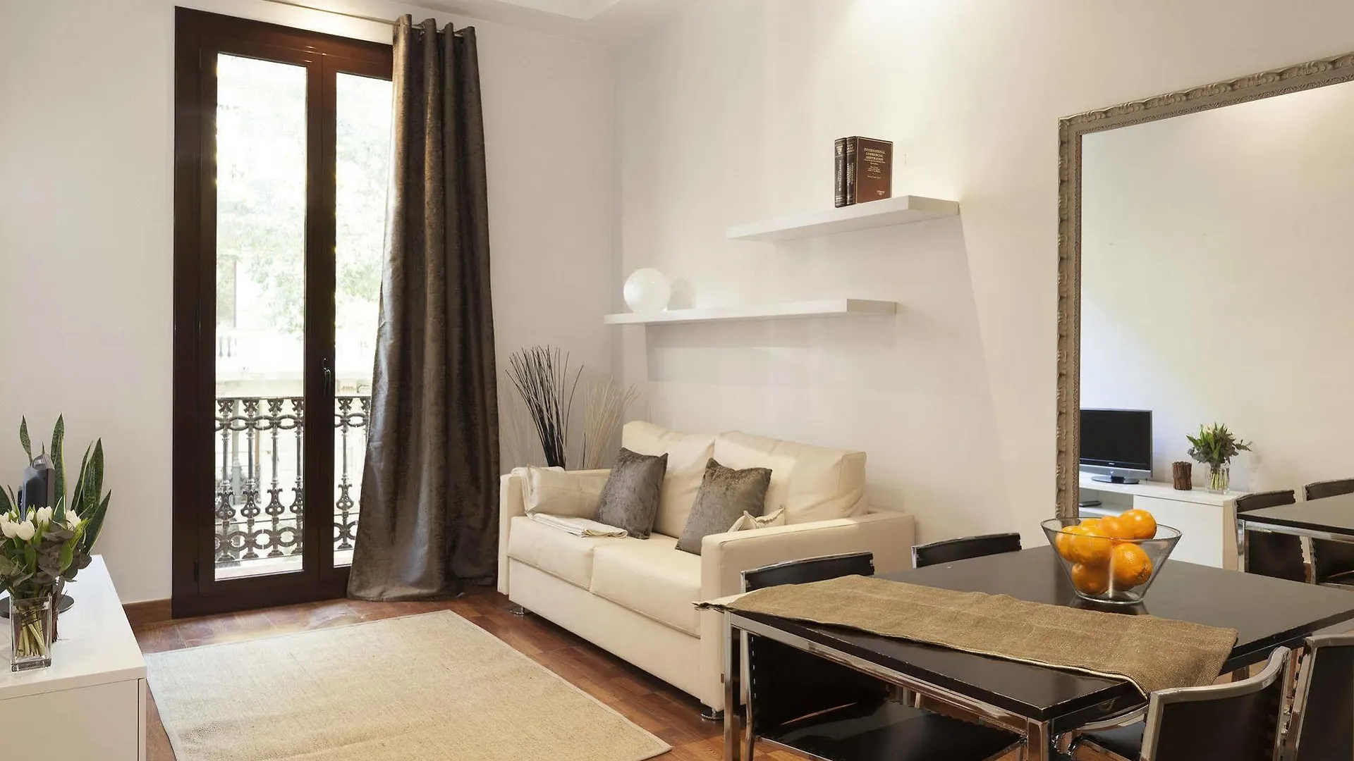 Easy Sleep Gaudi Terrace Apartment Barcelona Spain
