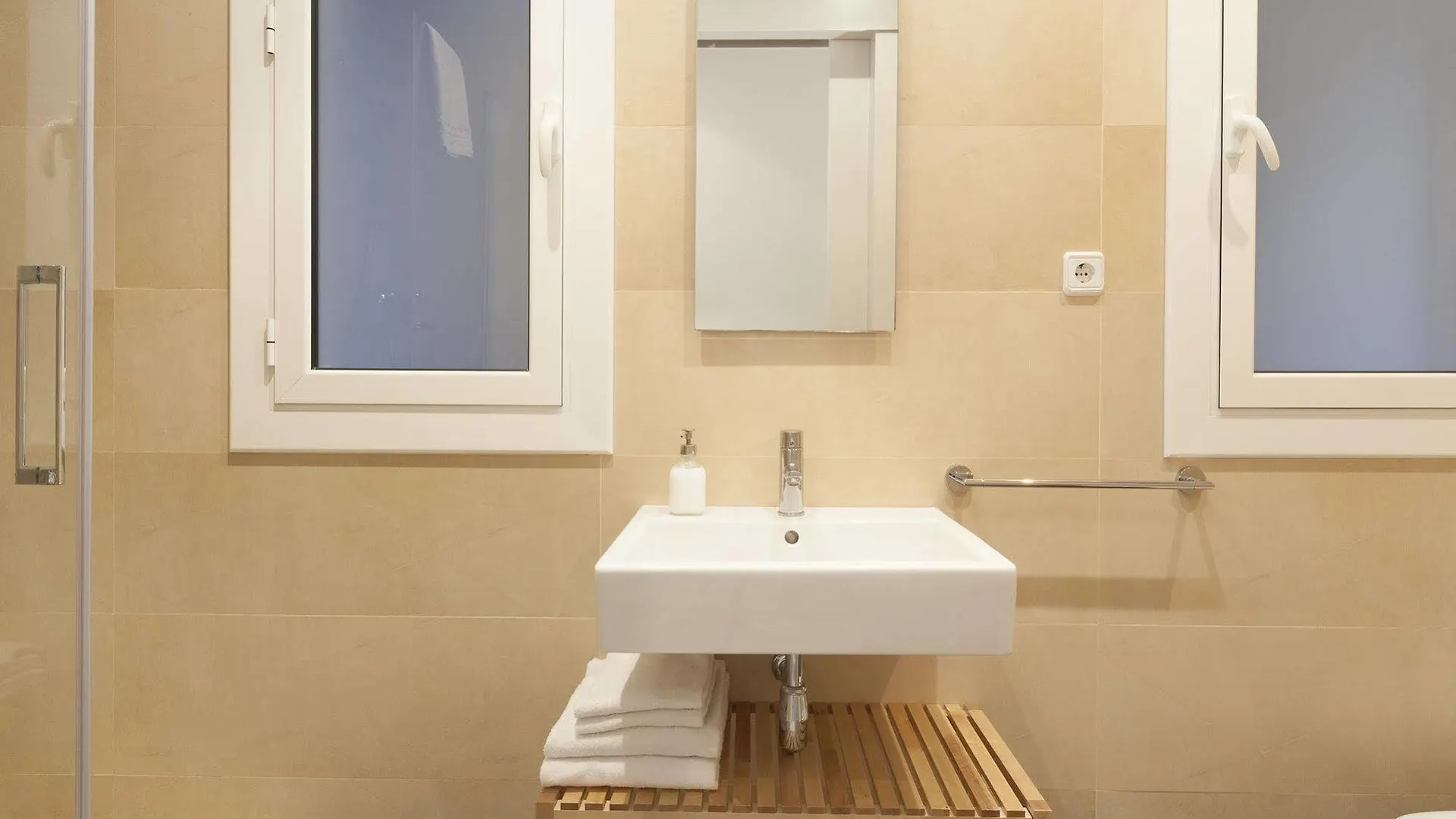 Easy Sleep Gaudi Terrace Daire Barselona 0*,