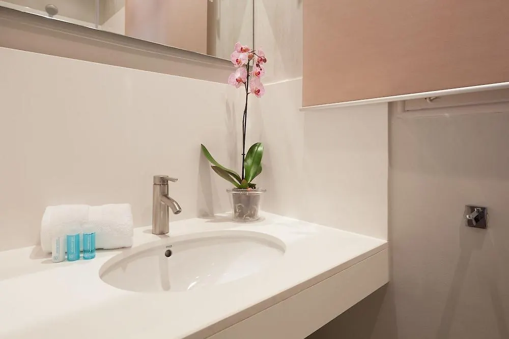 Easy Sleep Gaudi Terrace Daire Barselona 0*,